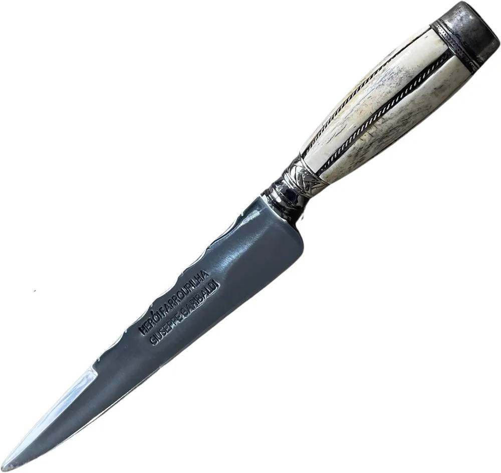 Faca Giuseppe Garibaldi da Coleção Heróis Farroupilha em aço carbono 8", cabo torneado paralelo em osso. - Imagem 5