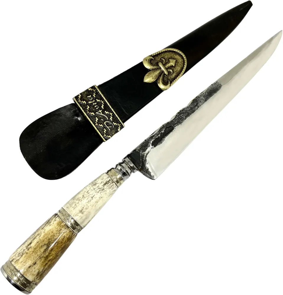 Faca Gaúcha Torneada 8'' em aço carbono, Cabo em osso com anel, brutforj polido